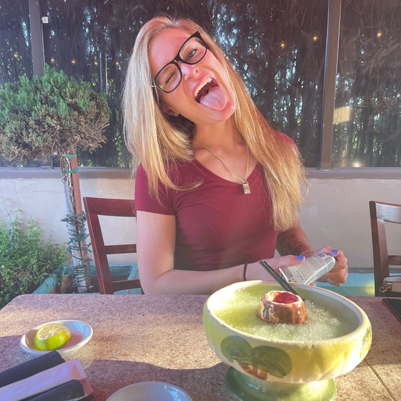 Meet your Posher, Alexis - Picture 7 of 10